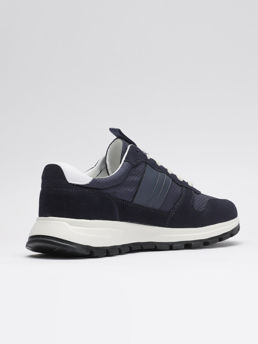 Casual shoes